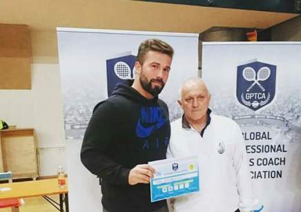 Zadranin Toni Dujmenović stekao profesionalnu A licencu u svijetu tenisa. Svaka čast.