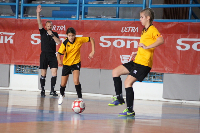 OŠ Šimun Kozičić-Benje i OŠ Kruno Krstić izborile nastupe na županijskom natjecanju u futsalu