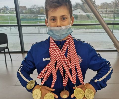 Niko Nevešćanin peterostruki državni prvak u gimnastici, zlatni i Antonio Beretin, cure GK Salto ekipno druge