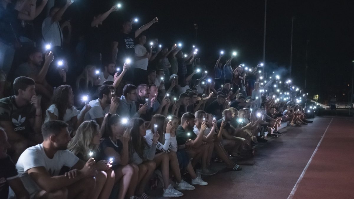 ZBOGOM, 2020. Zagrlimo jedni druge, budimo zahvalni na onome što imamo i pokušajmo sutra biti bolji