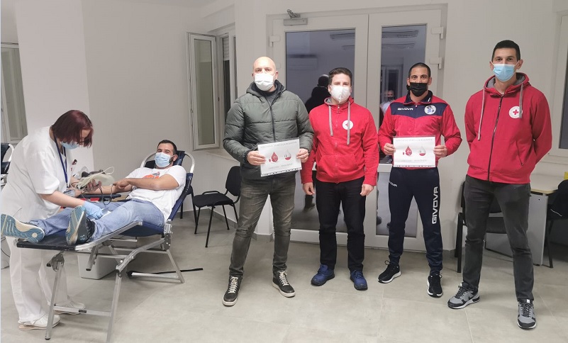 DARUJ KRV SPASI ŽIVOT Boksači i novinari prikupili 19 doza krvi