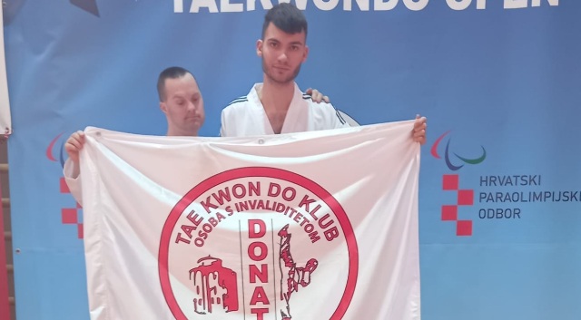 TAEKWONDO KLUB DONAT 11 medalja u Kninu, Mateo Škara prvak Hrvatske!