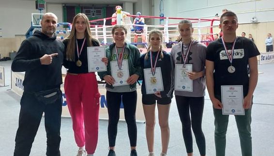 PRVENSTVO HRVATSKE U TAJLANDSKOM BOKSU Prvakinje Hrvatske, Ivona Galešić i Paola Tomrecaj