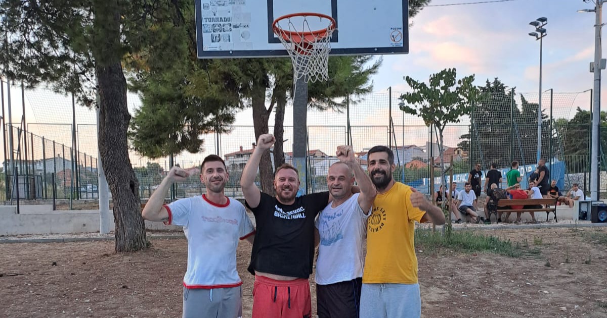 DETROIT PISTONSIMA TURNIR U BASKETU NA SMILJEVCU Deda (Isiah) Zrilić pokazao tko je gazda na Smiljevcu