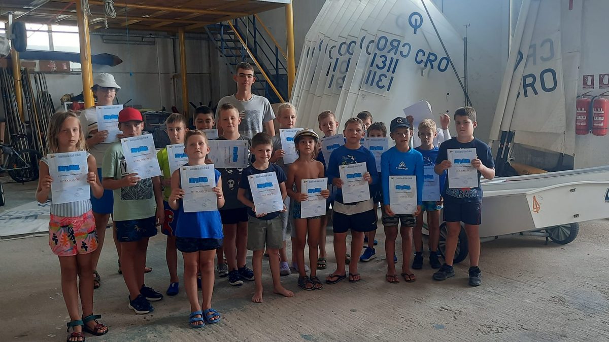 ŠKOLA JK USKOK Mali jedriličari savladali strah