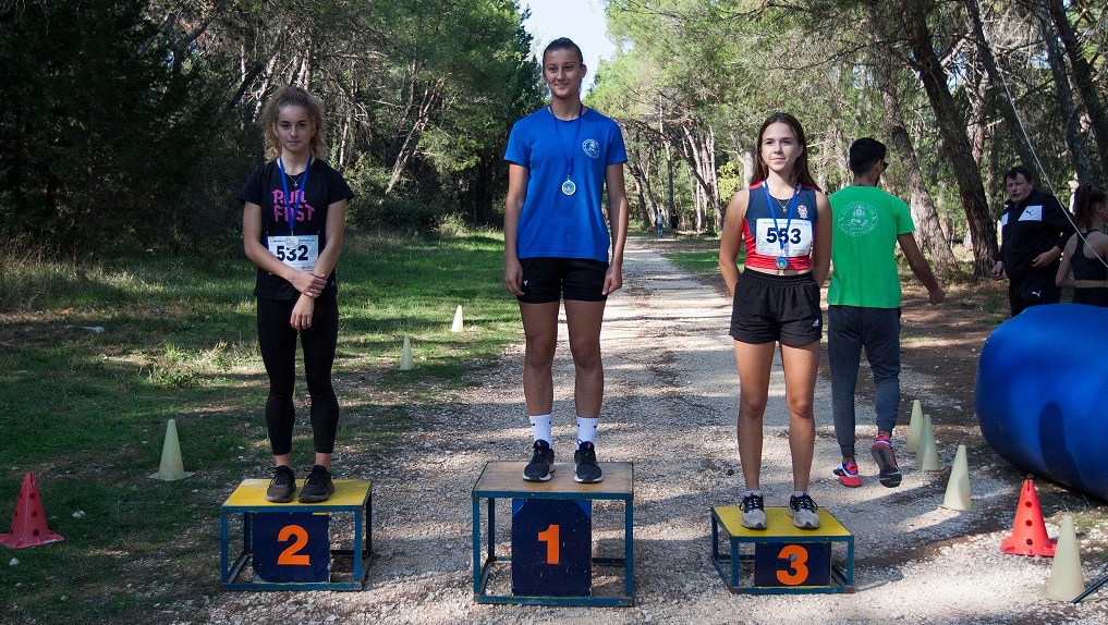 PLANINSKO TRČANJE Dan nakon osvajanja državne bronce Lukrecija Krstičević “uzela” i dalmatinsko zlato u krosu