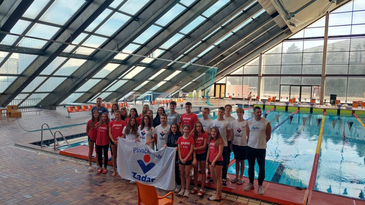 PLIVAČKI KLUB ZADAR Odličja za Bruna Šarića kod seniora te Lovru Dellaviju kod mlađih juniora i juniora
