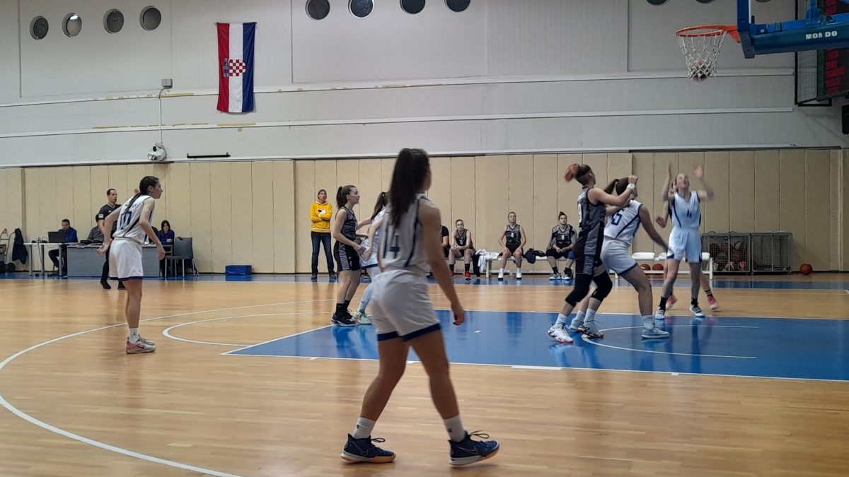 NOVO SLAVLJE Uvjerljiva pobjeda košarkašica Zadra protiv Salone