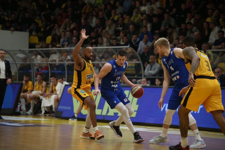 PORAZ NA GRIPAMA Zadar na poluvremenu vodio +15, Split u nastavku preokrenuo