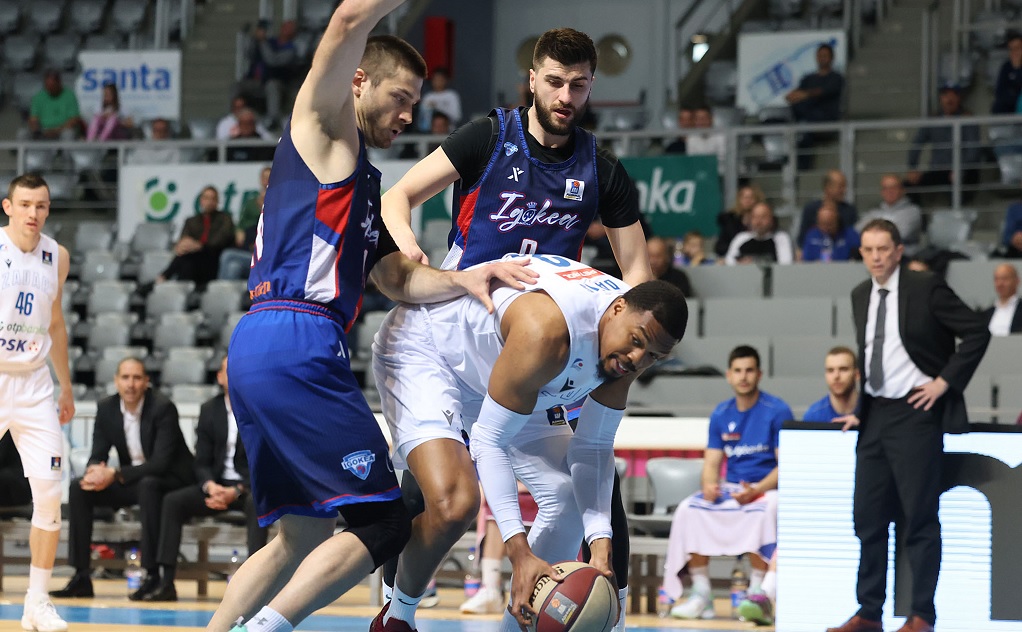 PREKINUTA UTAKMICA ZADAR – IGOKEA S tribina pogođen Danijel Jusup, suci zatražili pražnjenje dvorane