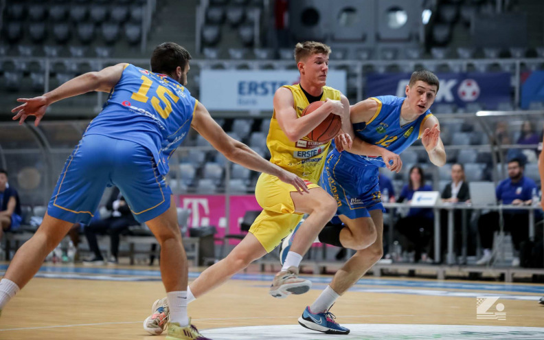 KK JAZINE ARBANASI Roko Lukić tricom u produžetku za slavlje protiv Stoje