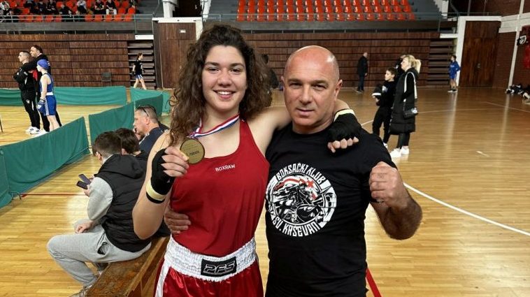 BOKSAČKI KLUB SVETI KRŠEVAN Ema Plazina prvakinja, Leonora Tomrecaj vicprvakinja Hrvatske!