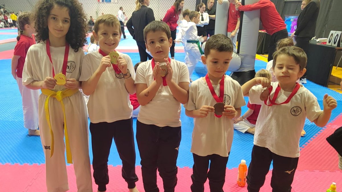 TAEKWONDO KLUB DONAT Zlatne medalje u Splitu za Lauru Fain i Franka Benića