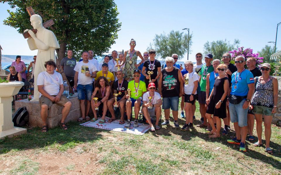 TEŠKI UVJETI Hrvoje Vlašić i Irena Smojver pobjednici planinske utrke Starigrad – Veliko Rujno