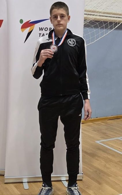 TAEKWONDO KLUB ULTIMA Luis Čakarun viceprvak Hrvatske, pet zlatnih medalja na Knin Openu!