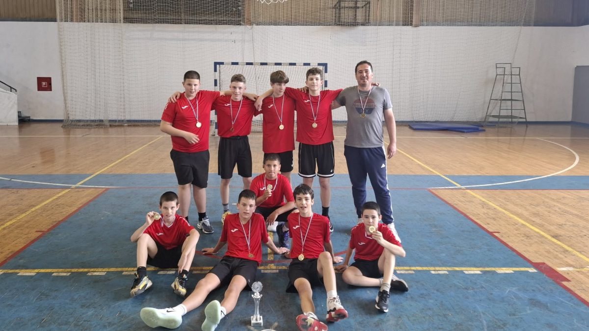 OŠ Krune Krstića prvak Grada u košarci za 5. i 6. razrede!