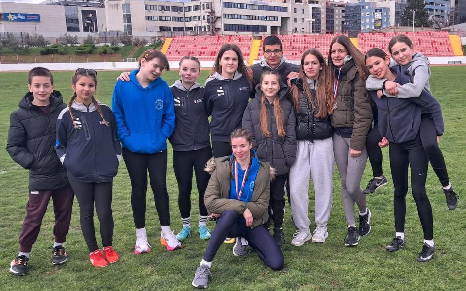 DALMATINSKA LIGA U lovu na državne norme atletičari AK Alojzije Stepinac osvojili 11 medalja