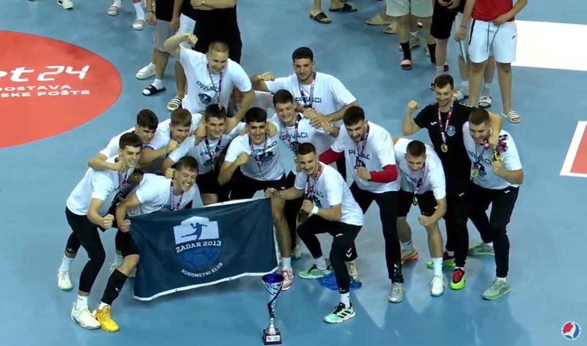 ZADARSKA DICA SRUŠILA MOĆNI ZAGREB RK Zadar 2013 je prvak Hrvatske do 17 godina!