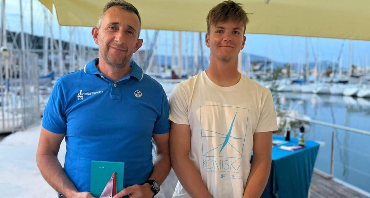 Marko Kulišić i posada JadraNaša do pobjede na Komiškoj regati!