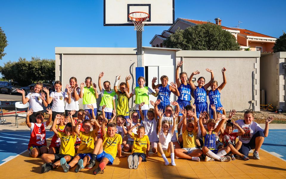 BASKET U JAZU Na prvom turniru u Zatonu zaigrao i legendarni Veljko Petranović