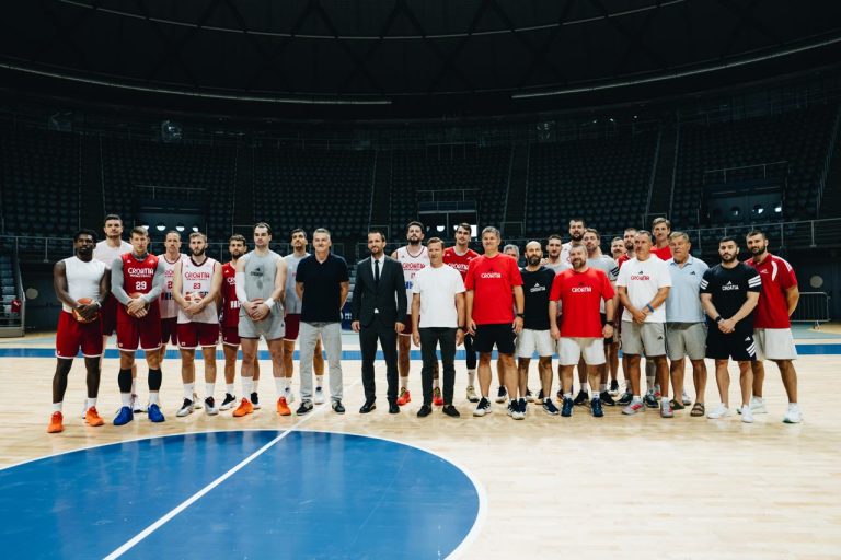 HRVATSKA U KREŠINOM DOMU Završne pripreme za Latviju, posebni gosti Bojan Bogdanović i vatrogasci