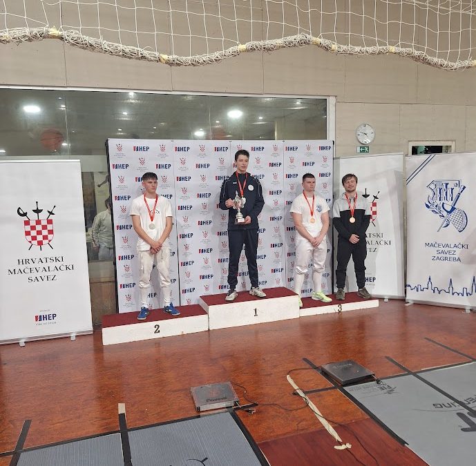 PAVAO KOSOR ISPISAO POVIJEST Prva medalja za Mačevalački klub Athos!